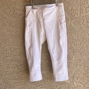 Lululemon women’s white Capri athletic size small